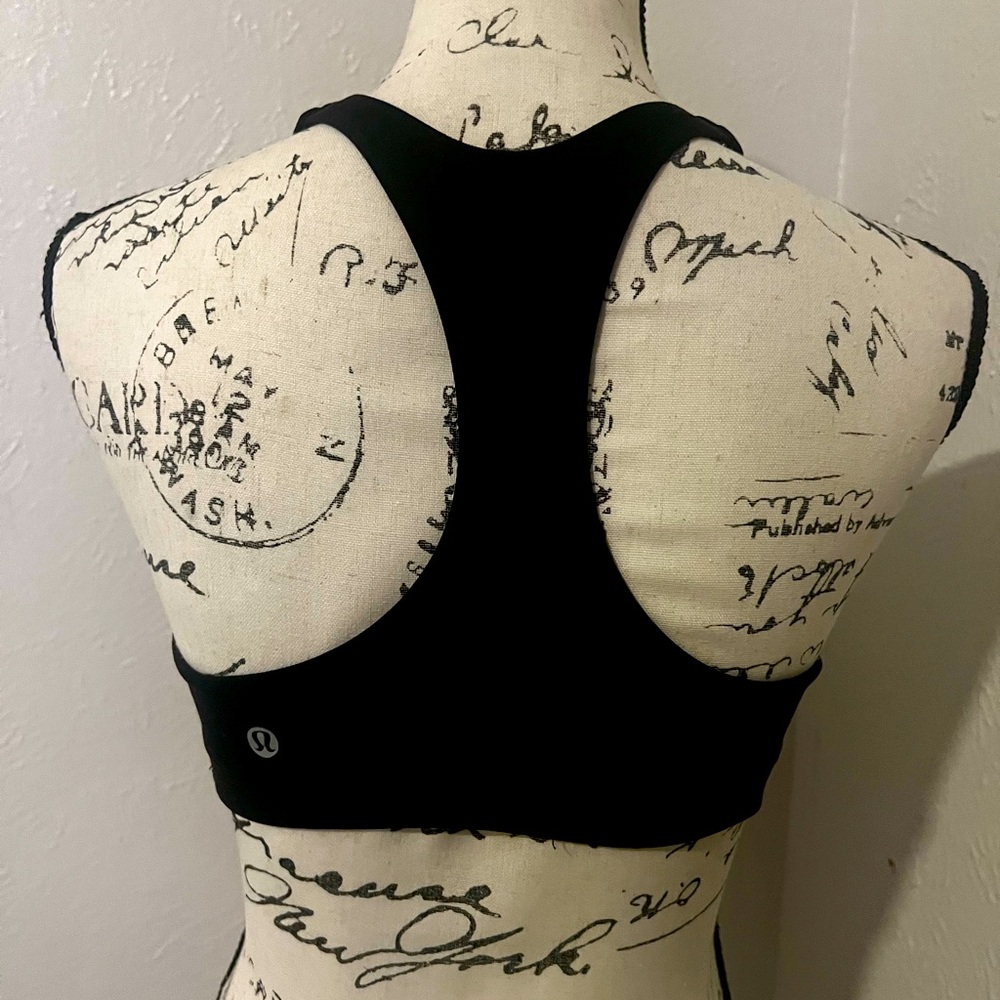 Lululemon sports bra